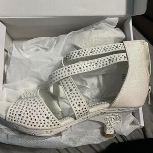 Elegant White Strappy Heels with Rhinestones